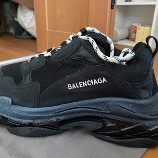 BALENCIAGA