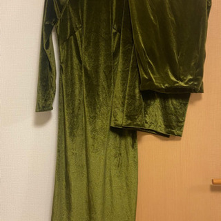 ベトナム🇻🇳民族衣装 モスグリーンのアオザイ 今月末まで！の画像