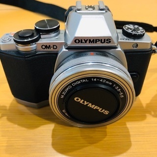 ミラーレス一眼レフOLYMPUS OMD EM10お売りします☆