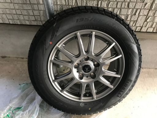 ほぼ未使用★voxyスタッドレス