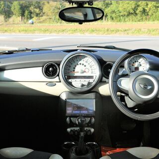 MINIクーパー　革シート　車検2年付き　ローンOK！！の画像