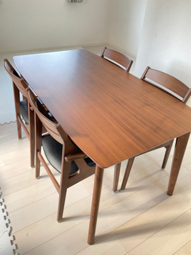 【お取引先決定済】ダイニングテーブル5点セット　肘掛けつき
