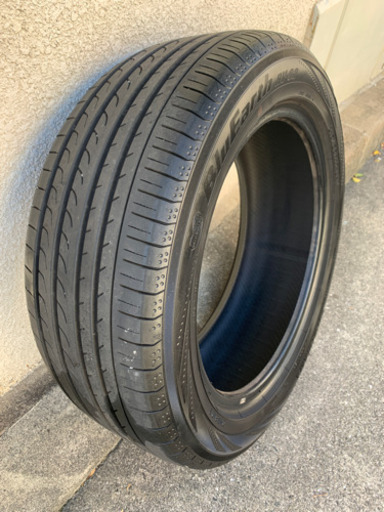 ほぼ新品ヨコハマ・ブルーアースRV-2   215/55R17