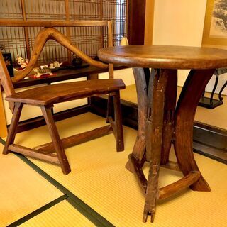 バリ島家具？アンティーク風なテーブルと椅子のセットです