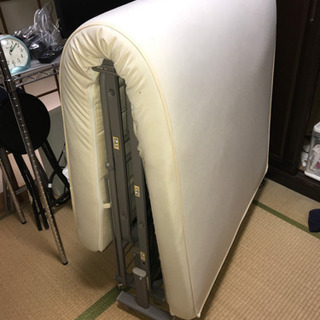 折り畳み式ベッドをお売りします！
