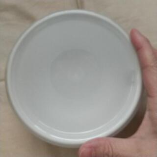蓋付き陶器の小鉢(中鉢)の画像