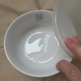 蓋付き陶器の小鉢(中鉢)の画像