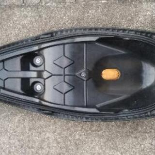 【終了】値下げ  PCX シート 少し破れの画像