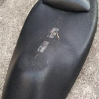 【終了】値下げ  PCX シート 少し破れの画像