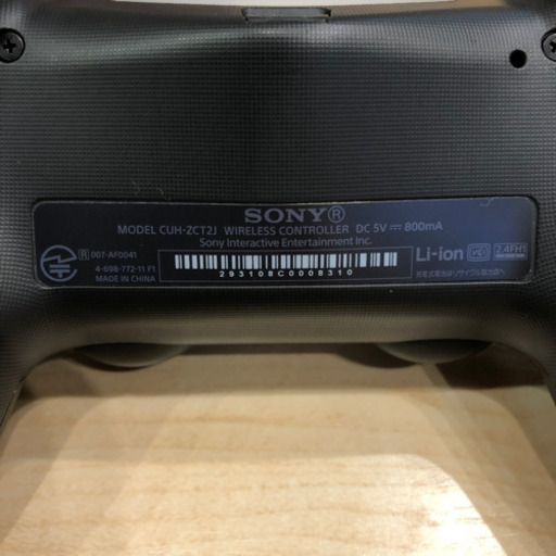 PS4本体、コントローラー2つ、ソフト5本セット