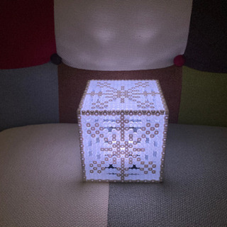 雪の結晶柄の立方体　立体アイロンビーズの画像