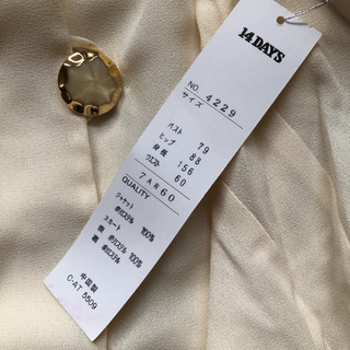 未使用タグ付きスーツの画像