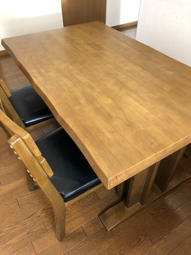 ４人掛けダイニングテーブル　椅子２脚　ベンチ１脚