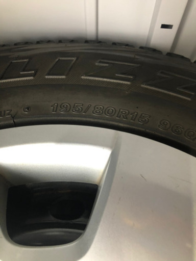 トヨタハイエース用スタッドレスタイヤホイール付き4本セット！