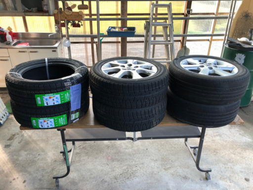 スタッドレスタイヤ2本新品　＋アルミ付きタイヤ4本