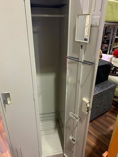 苫小牧バナナ】美品☆2人用スチールロッカー 鍵付き ホワイト系 清掃済み