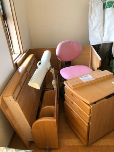 コイズミ学習机とイス