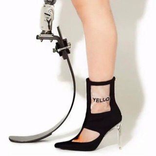 YELLO ショートブーツの画像