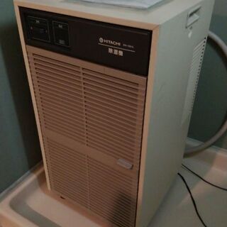 除湿機　未使用の状態で保管してありました。