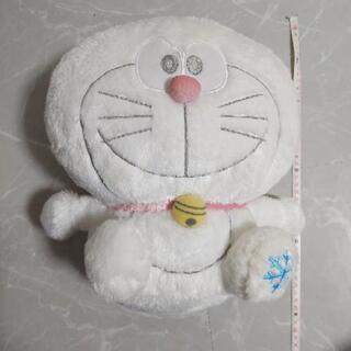 ぬいぐるみ　白いドラえもん