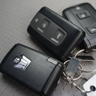 フルセグナビ・バックカメラ・プッシュスタート付きのクラウンが誰で...