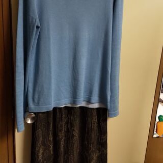 シルクウール、綺麗な空色のセーター