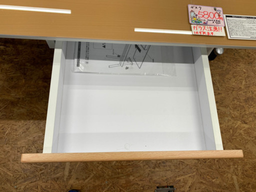 ガラストップ　デスク　パソコンや学習に使用できます