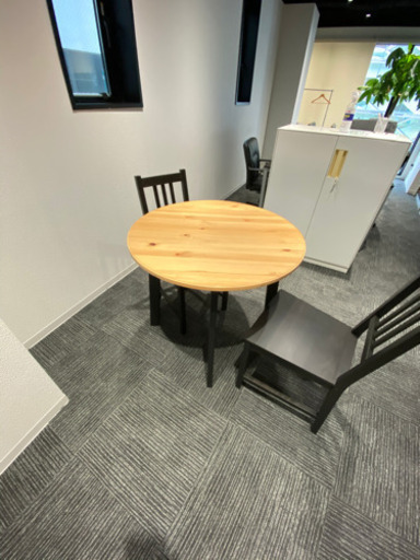 丸テーブル、イス　（IKEA）