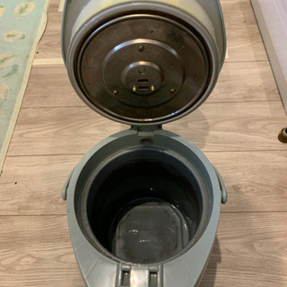 お値下げ‼️大容量！電気沸騰エアーポット　3.2L グリーングレー　配送可能！の画像