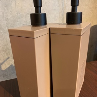 【ACME】シャンプー、コンディショナー詰め替えボトルの画像