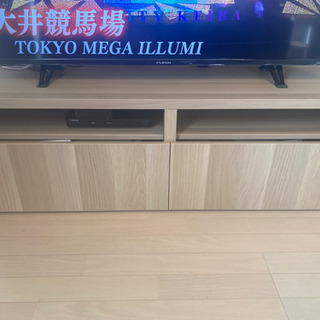 FUNAI 50型液晶テレビ、IKEA テレビ台の画像