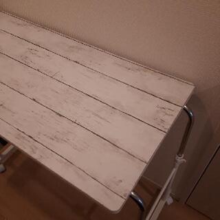 13日まで　ベッドテーブルの画像