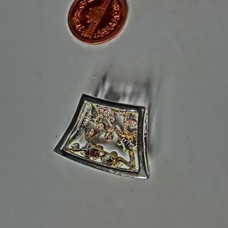 ★スワロフスキー、★綺麗なペンダント帯どめ、★女性の細いベルトにも着きます、★専用箱入り、状態良、飾っても、綺麗👉お手数をおかけします、プロフィ―ル必読です。の画像