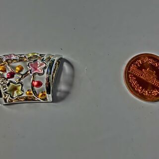★スワロフスキー、★綺麗なペンダント帯どめ、★女性の細いベルトにも着きます、★専用箱入り、状態良、飾っても、綺麗👉お手数をおかけします、プロフィ―ル必読です。の画像