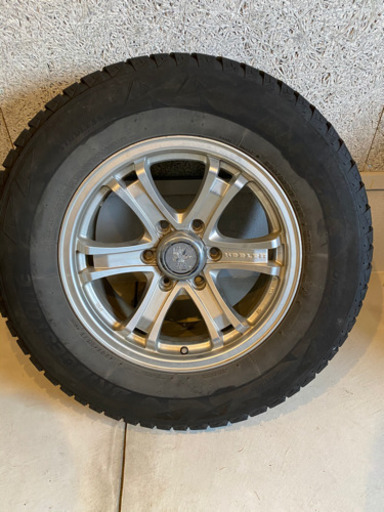 ブリジストンスタッドレス　265/65R/17  4本セット