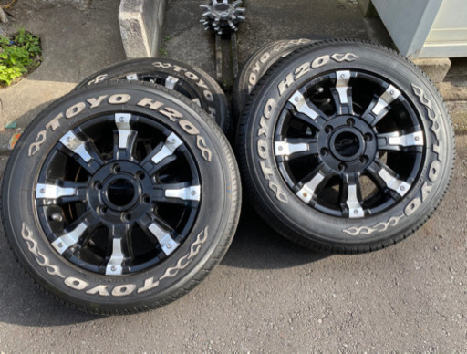ハイエース用　アルミホイールとタイヤ