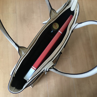 ライトベージュ　通勤トートバッグの画像