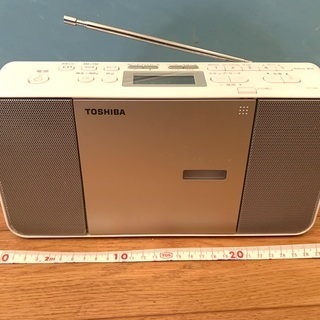 2017年製　CDラジオ（CD再生不良）