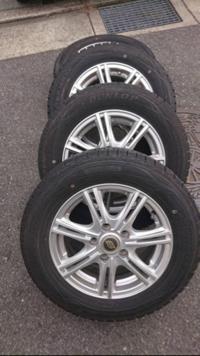 取引中   スタッドレス  ダンロップ