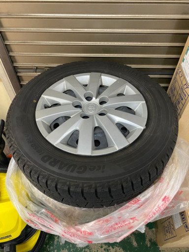 スタッドレスタイヤ　215 65R16 4本セット