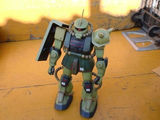 ガンダム　大き目のザグ量産型？