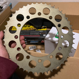 バリオスにつけていたスプロケ、ブレーキローター（リア）、リアショック（おそらく純正）の画像