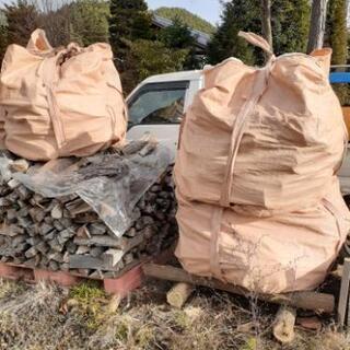 ★配達無料エリアあり　乾燥　アカシヤ　100キロ単位　ストーブ薪の画像