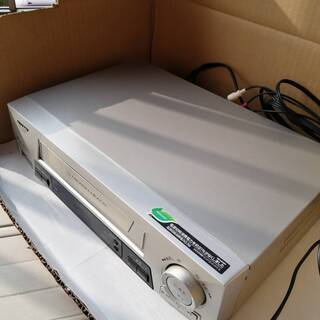 シャープ製　ＶＨＳhi-fi　ビデオデッキの画像