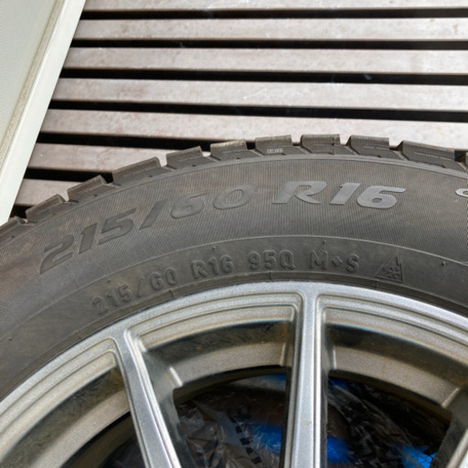 スタッドレス  215/60R/16