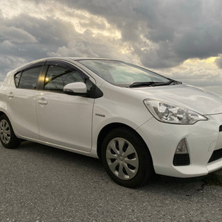 トヨタ　アクア S  ホワイトの画像