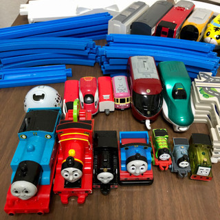 プラレールとトーマスと電車たちの画像