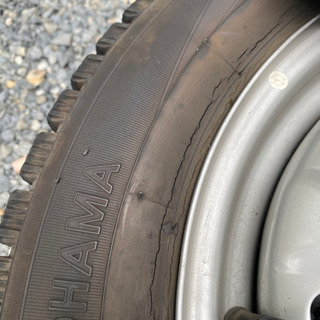 《102》155/65R13 冬タイヤ　溝あるがタイヤジャンク　スタッドレスタイヤ　の画像