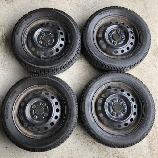 TOYO スタッドレスタイヤ　13インチ ナット付き