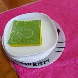 ヤマザキ製パンの景品皿、弁当箱など　あげます